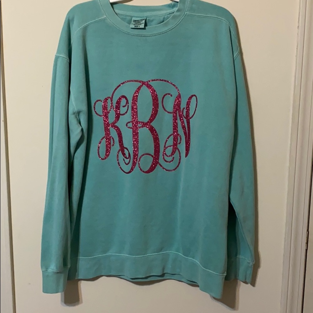 Monogrammed comfort color in like new condition!!
